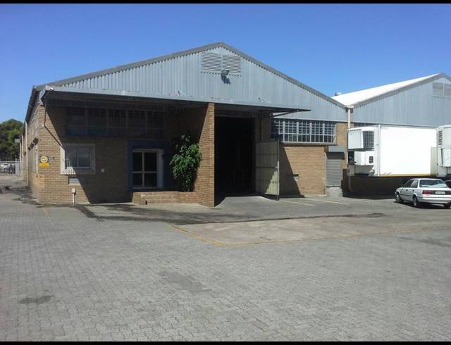 3,325M² FACTORY RENTED IN EPPING INDUSTRIAL